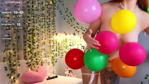 Snapshot of kira_briis chatting on November 17, 1:06 pm Kira Briis online show from November 17, 1:06 pm