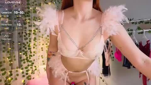 Snapshot of kira_briis chatting on November 22, 2:05 pm Kira Briis online show from November 22, 2:05 pm