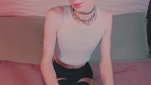 Snapshot of kira_long chatting on November 27, 5:20 am MADI online show from November 27, 5:20 am