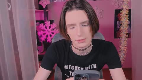 Snapshot of kira_long chatting on January 7, 8:28 am MADI online show from January 7, 8:28 am