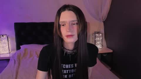 Snapshot of kira_long chatting on January 18, 5:22 am MADI online show from January 18, 5:22 am