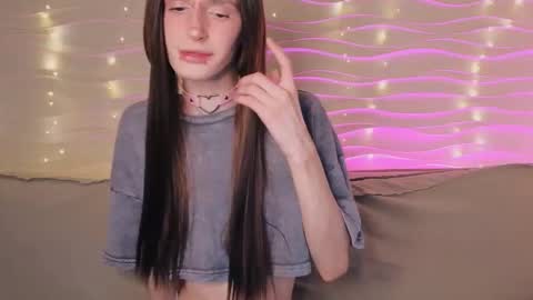 Snapshot of kira_long chatting on February 18, 5:36 am MADI online show from February 18, 5:36 am