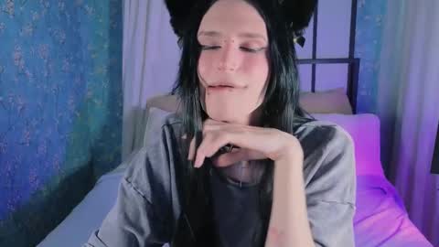 Snapshot of kira_long chatting on February 25, 12:15 pm MADI online show from February 25, 12:15 pm