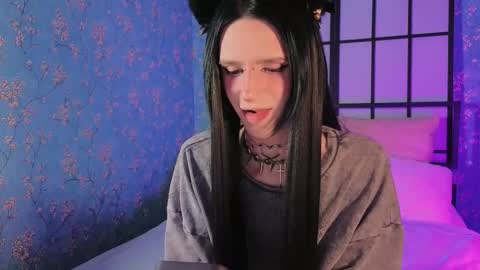 Snapshot of kira_long chatting on February 27, 5:40 am MADI online show from February 27, 5:40 am