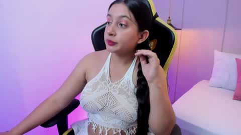 Snapshot of kira_relish chatting on June 1, 11:23 am K I R A online show from June 1, 11:23 am