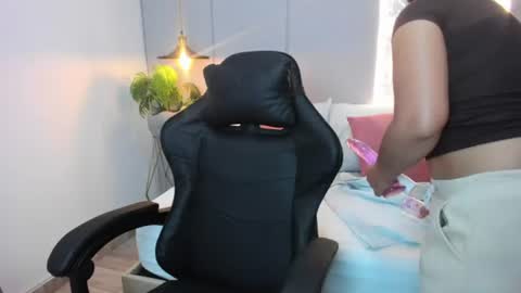 Snapshot of kira_relish chatting on June 16, 12:30 pm K I R A online show from June 16, 12:30 pm