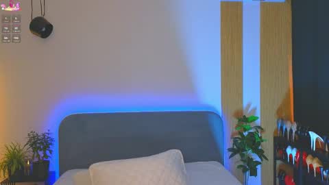 Snapshot of kira_sexxx chatting on May 20, 11:33 pm Kira online show from May 20, 11:33 pm