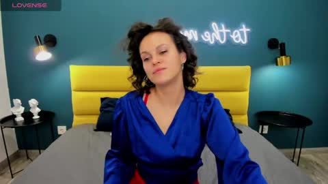 KIRA online show from April 14, 8:09 am