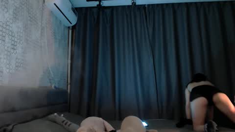 Kira  follow me  online show from November 4, 11:15 pm