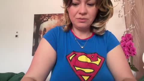 KiraDivine online show from April 4, 11:51 am