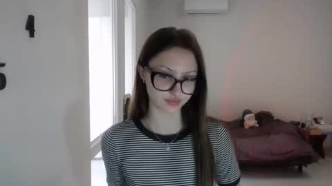 Snapshot of kirakittenn chatting on October 18, 8:37 am kirakittenn online show from October 18, 8:37 am