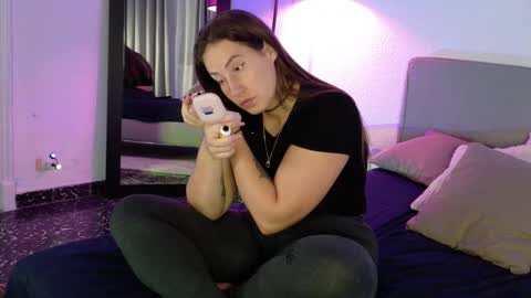 Snapshot of kiralimme_ chatting on October 24, 6:21 am Kira online show from October 24, 6:21 am