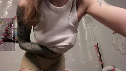 Snapshot of kiralotus chatting on February 2, 5:28 am little vampire online show from February 2, 5:28 am