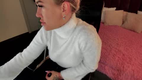 Kira online show from October 19, 1:50 am