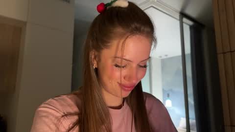 Kira online show from March 18, 5:05 pm