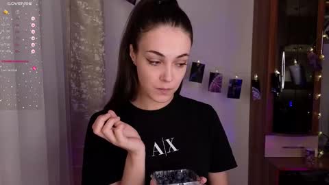 Kira cute online show from November 18, 9:30 pm