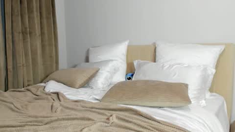 Kira online show from November 18, 5:28 pm