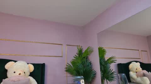 Kirra online show from January 18, 5:17 pm