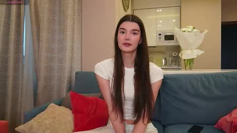 Kisa  20SALE online show from October 21, 4:35 am