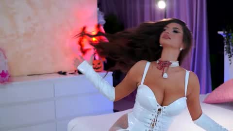 Kiss Jess online show from October 31, 8:10 pm