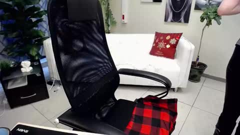 Louise online show from January 18, 8:51 am