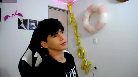 Snapshot of kiss_whitee chatting on September 12, 12:33 am kiss_whitee online show from September 12, 12:33 am