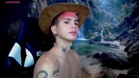 kiss_whitee online show from February 3, 6:22 am