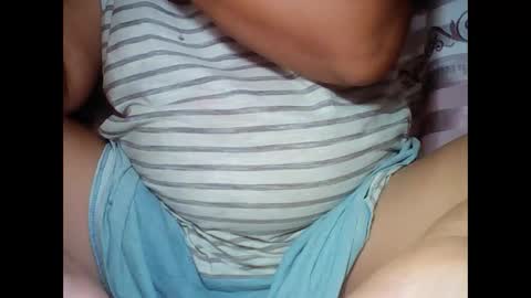 Snapshot of kissableapple chatting on November 17, 12:05 am apple online show from November 17, 12:05 am