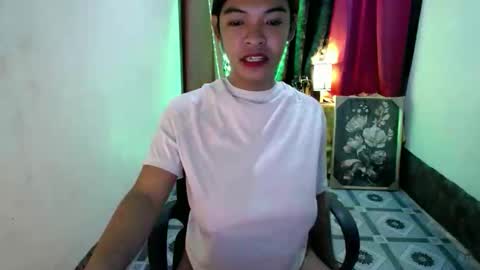 Snapshot of kisses_asian143 chatting on November 12, 10:30 pm VICTORIA online show from November 12, 10:30 pm