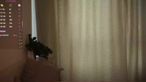 Snapshot of kissiekat chatting on June 23, 3:37 am Lola online show from June 23, 3:37 am