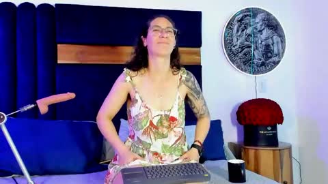 Kissing Company online show from May 7, 5:02 am