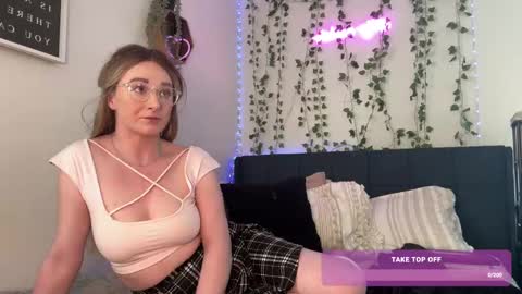 Snapshot of kisskatie chatting on March 2, 4:32 pm Kaitie online show from March 2, 4:32 pm