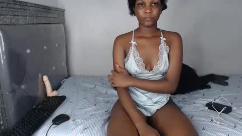 kisssmiles online show from November 6, 5:47 pm