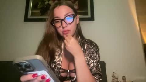 Snapshot of kit_kata chatting on February 25, 8:07 pm Kit kata online show from February 25, 8:07 pm