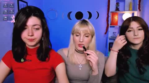 kitniss online show from March 22, 8:23 pm