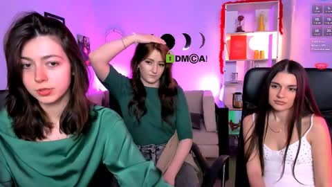 kitniss online show from April 7, 7:14 pm