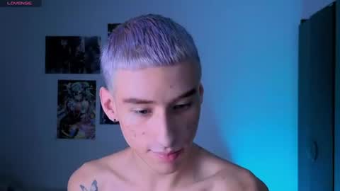 Snapshot of kitsuneplay_ chatting on July 8, 10:47 pm Salvatore online show from July 8, 10:47 pm