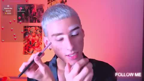 Snapshot of kitsuneplay_ chatting on July 13, 10:12 pm Salvatore online show from July 13, 10:12 pm