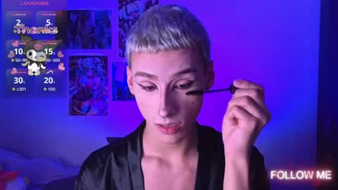 Snapshot of kitsuneplay_ chatting on July 23, 7:12 pm Salvatore online show from July 23, 7:12 pm