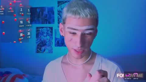 Snapshot of kitsuneplay_ chatting on July 31, 8:52 pm Salvatore online show from July 31, 8:52 pm