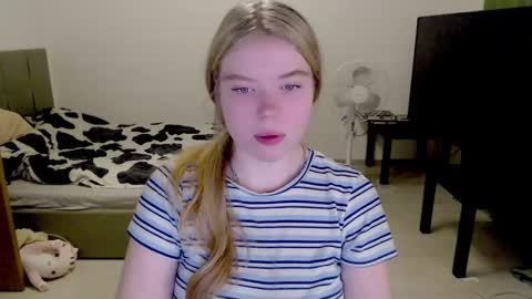 Jennyblonde and Emmabrunette online show from December 1, 4:29 pm