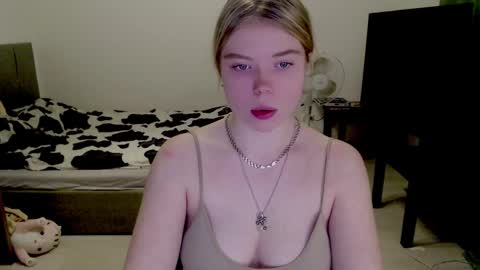 Jennyblonde and Emmabrunette online show from December 6, 1:22 pm