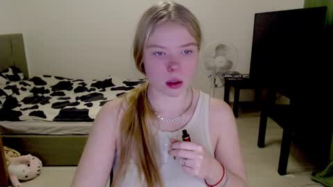 Jennyblonde and Emmabrunette online show from December 8, 6:06 pm
