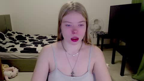 Jennyblonde and Emmabrunette online show from December 9, 3:07 am