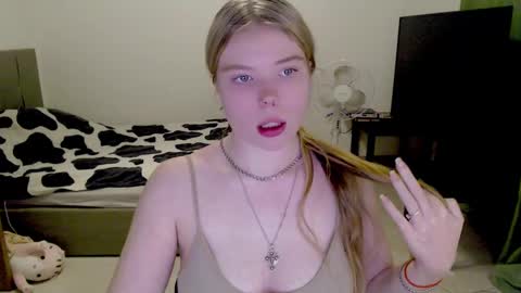 Jennyblonde and Emmabrunette online show from December 12, 7:04 pm