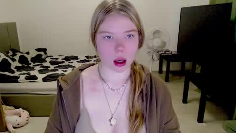 Jennyblonde and Emmabrunette online show from December 13, 7:15 am