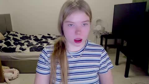 Jennyblonde and Emmabrunette online show from December 14, 9:56 pm