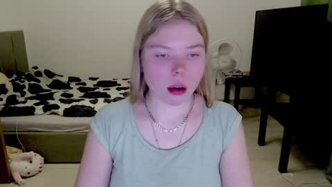 Jennyblonde and Emmabrunette online show from December 16, 1:32 pm