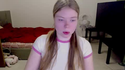 Jennyblonde and Emmabrunette online show from January 15, 1:41 pm