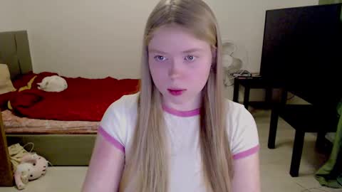 Jennyblonde and Emmabrunette online show from February 5, 8:35 pm
